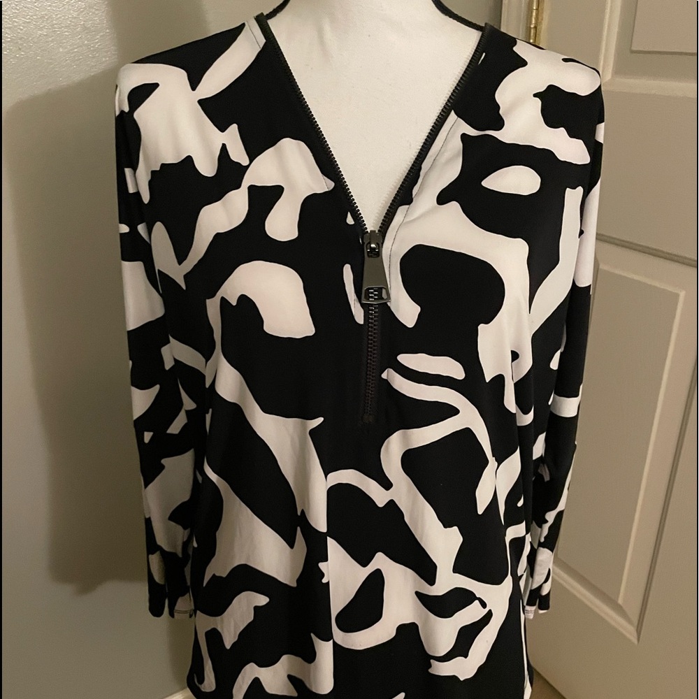 Alfani top black and white with zipper size Petite XL